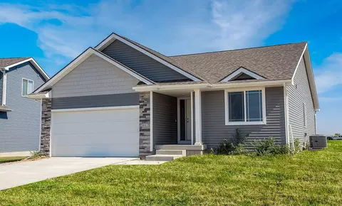 Exterior - White Oak Ln, Granger, IA 50109 photo 3 of 6