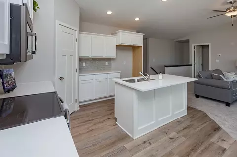Kitchen - White Oak Ln, Granger, IA 50109 photo 3 of 7