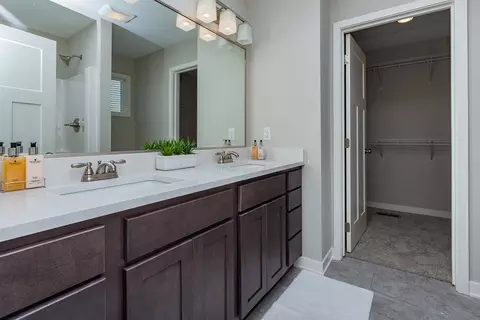 Bath - White Oak Ln, Granger, IA 50109 photo 2 of 2