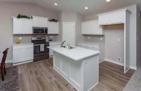 Kitchen - White Oak Ln, Granger, IA 50109 photo 1 of 7