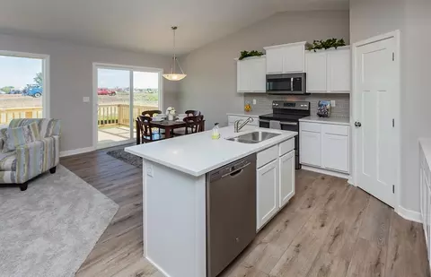Kitchen - White Oak Ln, Granger, IA 50109 photo 6 of 7