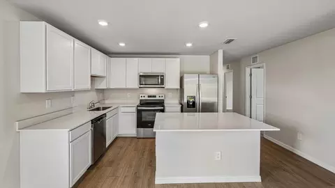 Kitchen - 17325 Whiskey Creek Trl, Parrish, FL 34219 photo 2 of 4