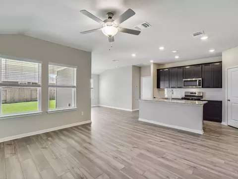 102 Short Toed Swoop, Cedar Creek, TX 78612