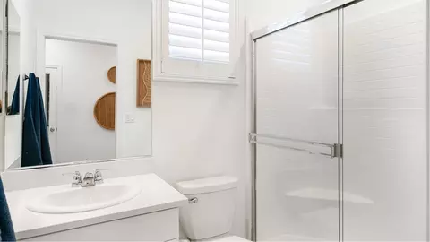 Bath - 17348 Cascade Ct, Hesperia, CA 92345 photo 3 of 4