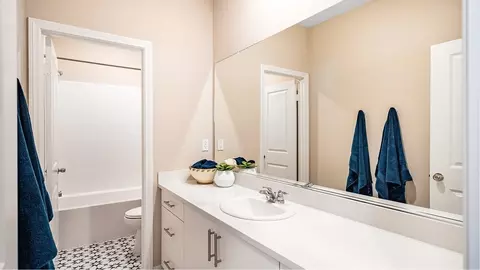 Bath - 17348 Cascade Ct, Hesperia, CA 92345 photo 4 of 4