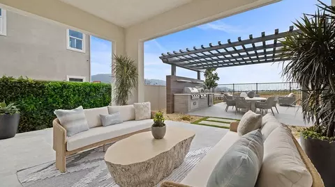 Exterior - 659 Eureka Dr, Santa Paula, CA 93060 photo 2 of 9