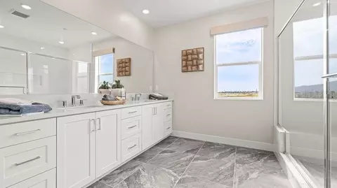 Bath - 659 Eureka Dr, Santa Paula, CA 93060 photo 1 of 8