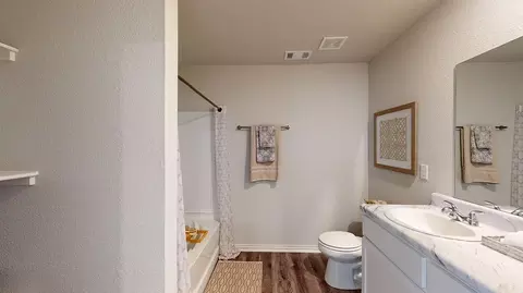 Bath - 1545 Meadows Dr, Benton, AR 72019 photo 1 of 3