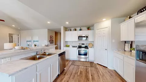 Kitchen - 1545 Meadows Dr, Benton, AR 72019 photo 2 of 5