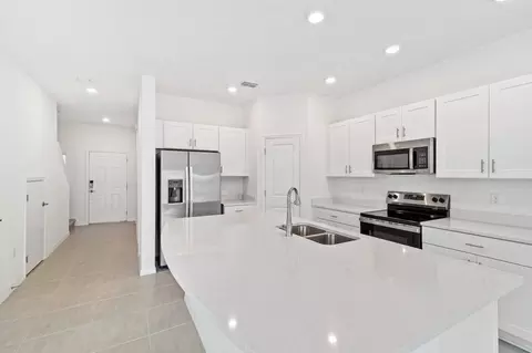 7759 Waterscape Dr, Groveland, FL 34736