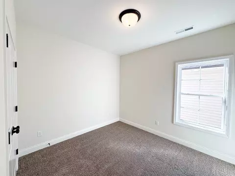 Bedroom - Claiborne Circle, Franklin, KY 42134 photo 4 of 5