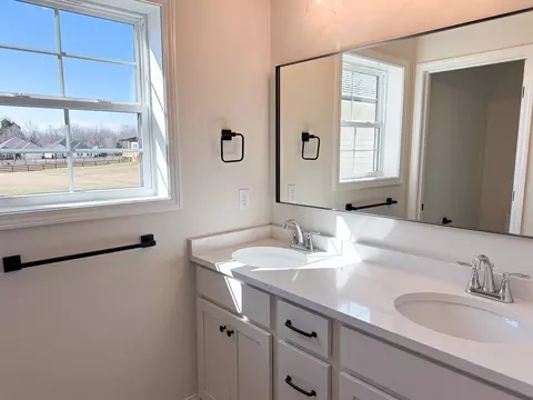 Bath - Claiborne Circle, Franklin, KY 42134 photo 4 of 7