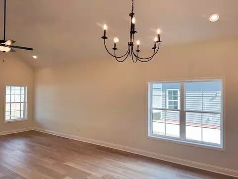 Living - Claiborne Circle, Franklin, KY 42134 photo 2 of 3