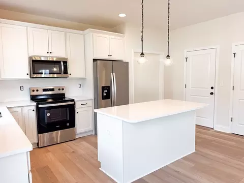 Kitchen - Claiborne Circle, Franklin, KY 42134 photo 2 of 5