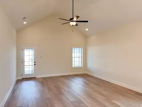 Living - Claiborne Circle, Franklin, KY 42134 photo 3 of 3