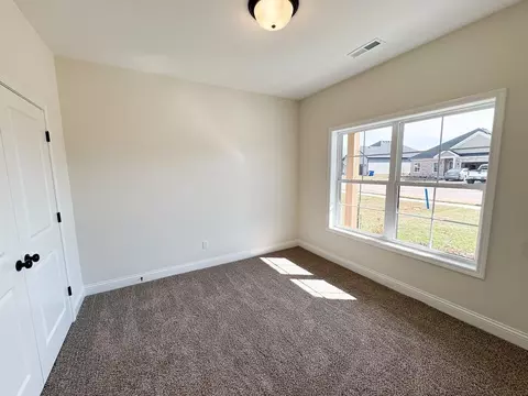 Bedroom - Claiborne Circle, Franklin, KY 42134 photo 3 of 5