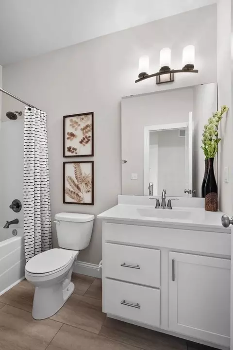 Bath - 424 Sophia Dr, Washington, MO 63090 photo 1 of 2