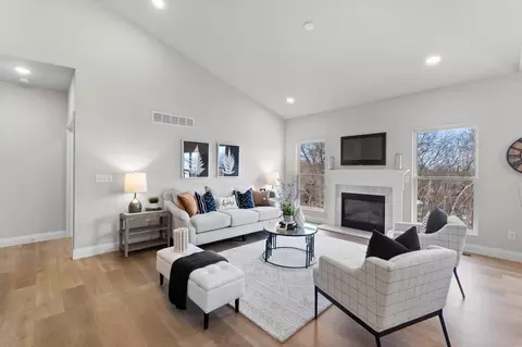 Living - 424 Sophia Dr, Washington, MO 63090 photo 2 of 6