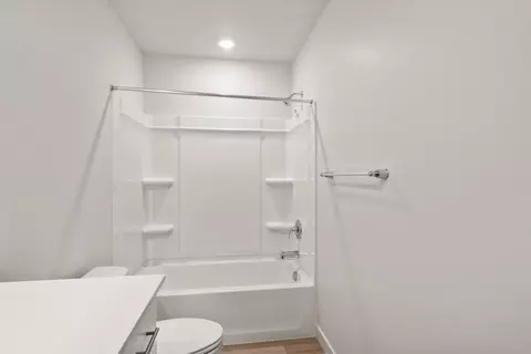 Bath - 847 N 260 E, Santaquin, UT 84655 photo 2 of 3