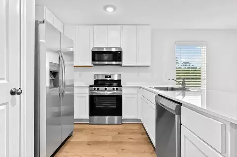 Kitchen - 7764 Three Mile View Dr, Milton, FL 32583 photo 2 of 4