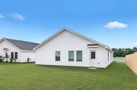 Exterior - 7764 Three Mile View Dr, Milton, FL 32583 photo 3 of 4