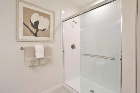 Bath - 4056 Skysail Dr, Naples, FL 34120 photo 2 of 4