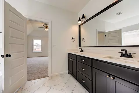 Bath - 7201 E Oakland St, Broken Arrow, OK 74014 photo 1 of 5