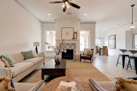 Living - 7201 E Oakland St, Broken Arrow, OK 74014 photo 2 of 3