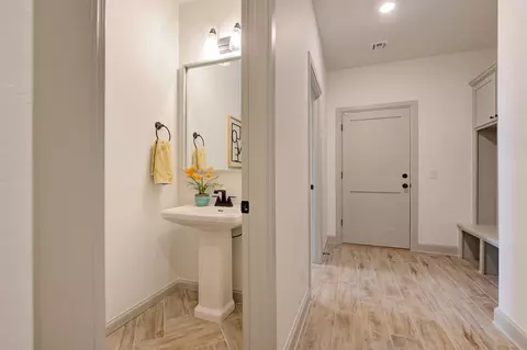 Entry Way - 7201 E Oakland St, Broken Arrow, OK 74014 photo 5 of 6