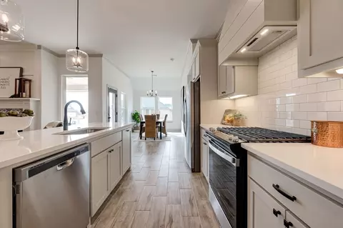 Kitchen - 7201 E Oakland St, Broken Arrow, OK 74014 photo 2 of 6