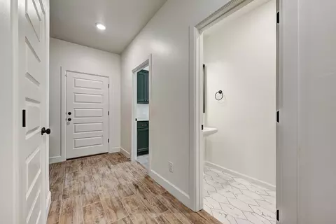 Entry Way - 7201 E Oakland St, Broken Arrow, OK 74014 photo 3 of 6