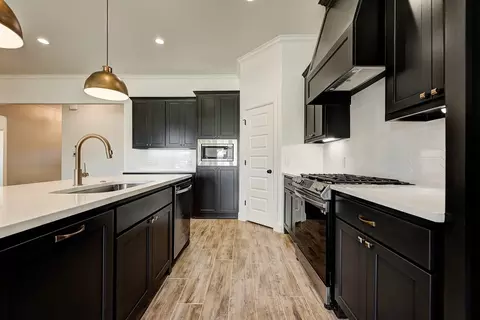 Kitchen - 7201 E Oakland St, Broken Arrow, OK 74014 photo 2 of 6