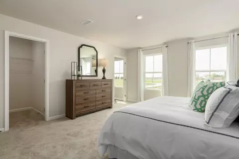 Bedroom - 3755 Shellhart Rd, Norton, OH 44203 photo 2 of 7