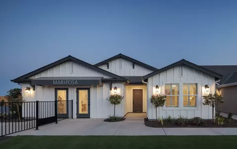 Exterior - 3301 Harbour Town St, Tulare, CA 93274 photo 10 of 15