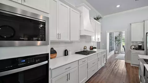 Kitchen - 123 Cornerstone Dr, Brandon, MS 39042 photo 2 of 4