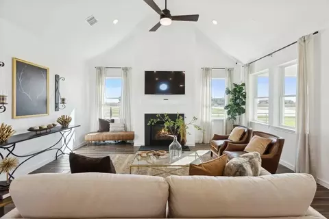 Living - 201 Eldridge Dr, Sealy, TX 77474 photo 2 of 3