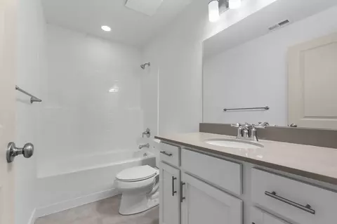 Bath - 1807 E Sierra Pines Dr, Eagle Mountain, UT 84005 photo 2 of 5