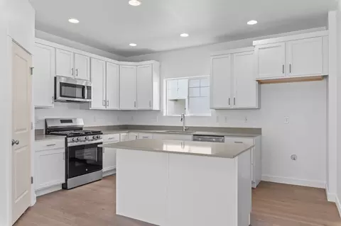 Kitchen - 1807 E Sierra Pines Dr, Eagle Mountain, UT 84005 photo 1 of 4