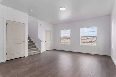 Living - 1807 E Sierra Pines Dr, Eagle Mountain, UT 84005 photo 2 of 7