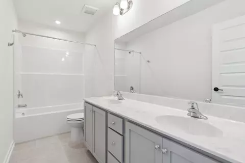 Bath - 365 Glade Dr, Aberdeen, NC 28315 photo 2 of 3