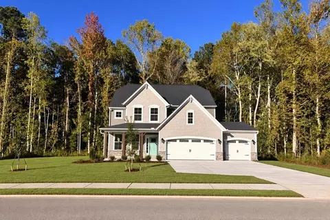 Exterior - 365 Glade Dr, Aberdeen, NC 28315 photo 7 of 10
