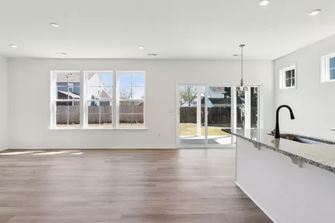 Living - 365 Glade Dr, Aberdeen, NC 28315 photo 4 of 5