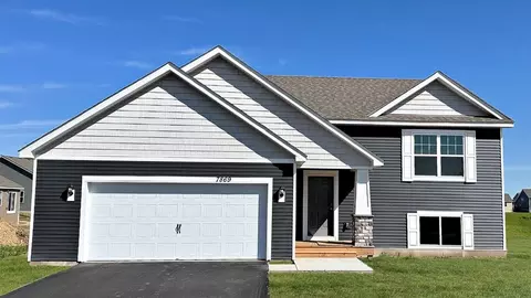 1878 Rainier Dr, Shakopee, MN 55379