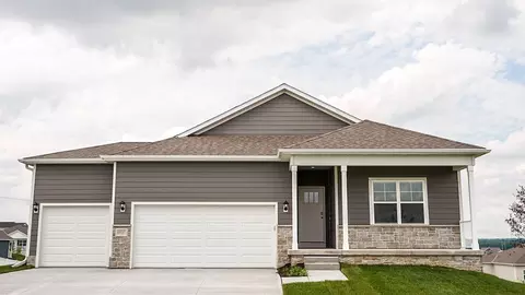 Exterior - 17101 Cook St, Bennington, NE 68007 photo 4 of 5