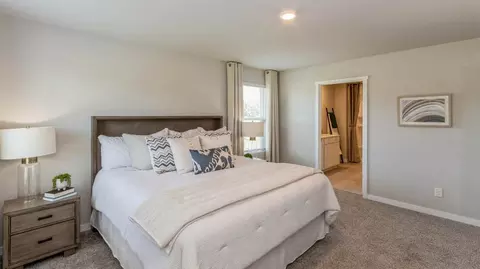 Bedroom - 17101 Cook St, Bennington, NE 68007 photo 2 of 10