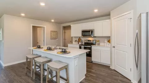 Kitchen - 17101 Cook St, Bennington, NE 68007 photo 3 of 7