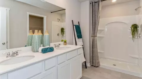 Bath - 17101 Cook St, Bennington, NE 68007 photo 1 of 8