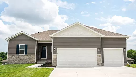 Exterior - 17101 Cook St, Bennington, NE 68007 photo 2 of 5