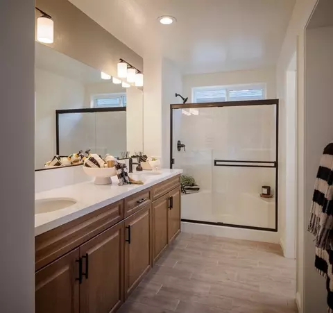 Bath - 2370 Brehler Ave, Sanger, CA 93657 photo 3 of 3