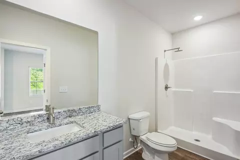 Bath - 146 Post Oak Dr, Jackson, GA 30233 photo 1 of 9
